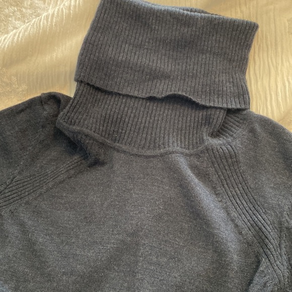 LULULEMON high neck wool pocket sweater size 6 - Picture 5 of 7